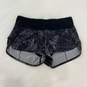 Lululemon Speed Up Low-Rise Lined Short 2.5" Size 2